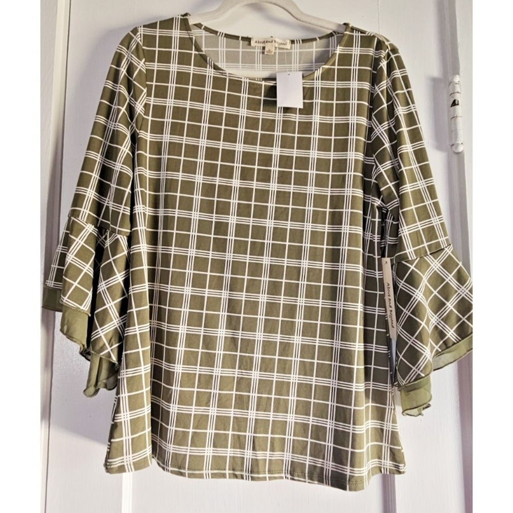 NWT Above and Beyong womans M plaid green white tiered bell sleeves